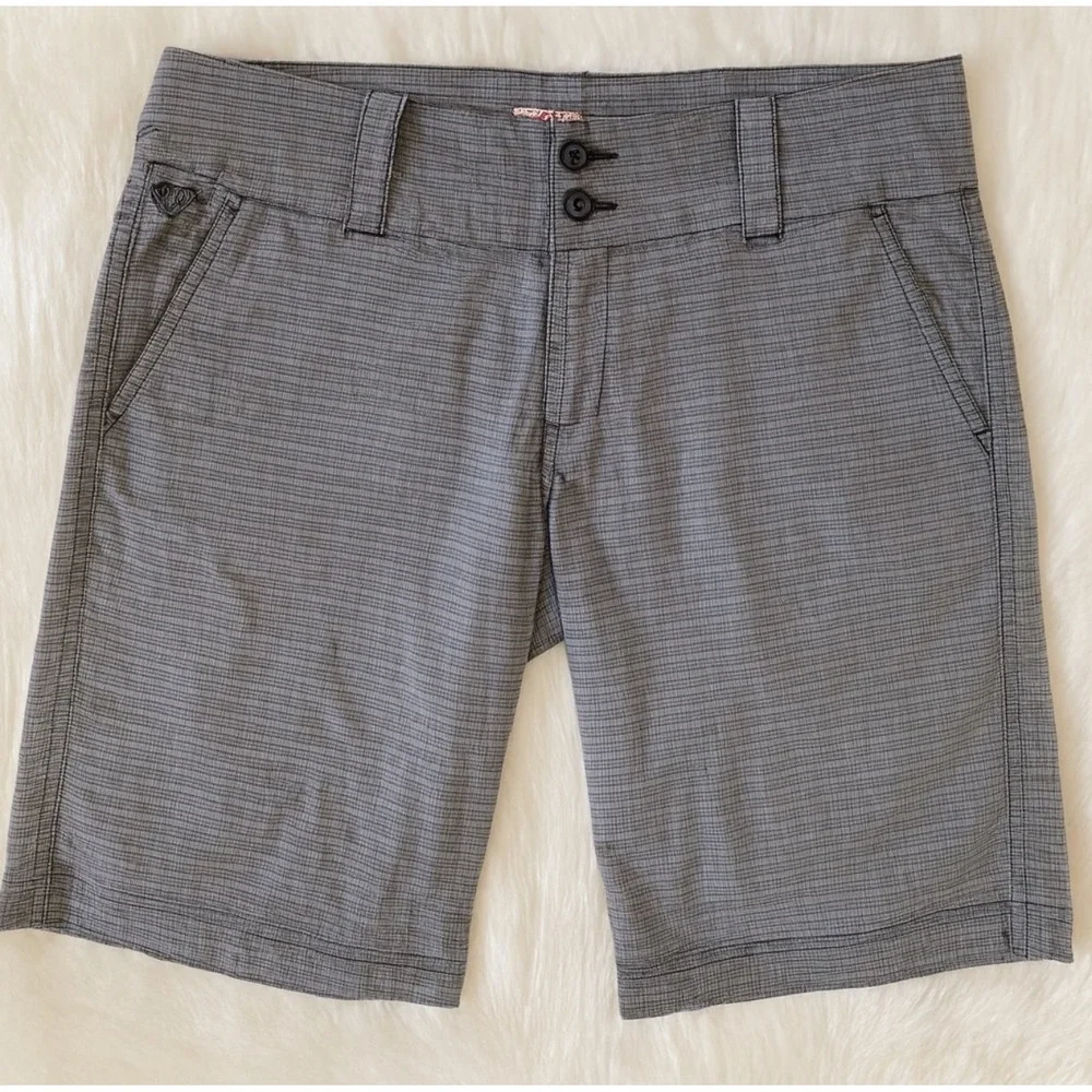 Vintage Roxy Womens grey plaid low rise knee‎ length sz 7 shorts Avril Lavigne